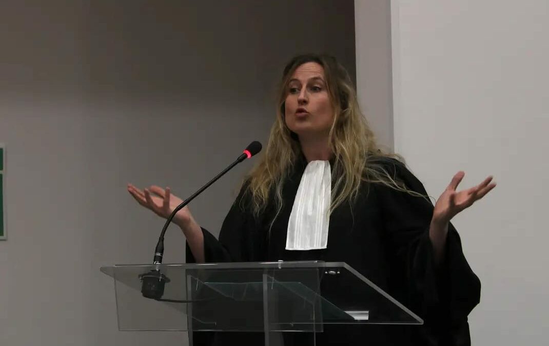 Une avocate reine de l’impro